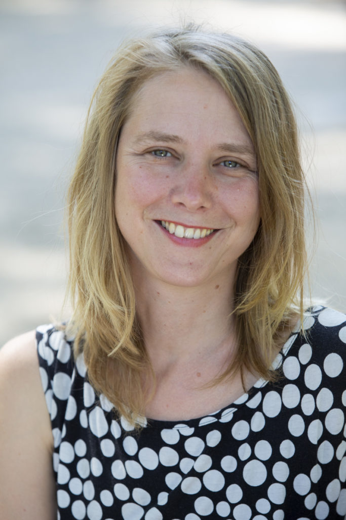 Photo en portrait de Maud Guillemet, Naturopathe sur Besançon. 